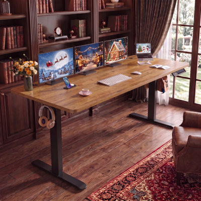 Bureau assis-debout rectangulaire 71 x 27,5 pouces avec prises électriques, bureau électrique à hauteur réglable avec contrôleur de mémoire, poste de travail de jeu pour la maison avec tapis de souris et crochet.