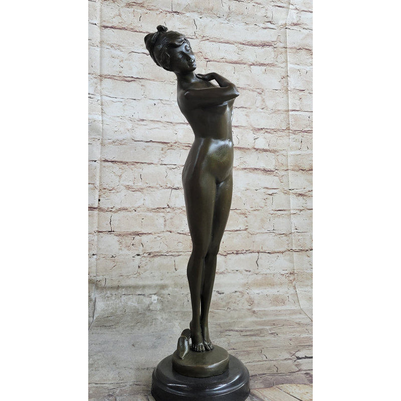Figurines & Sculptures