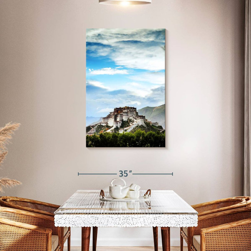 Ciel bleu au-dessus du palais du Pocala, H 45 po x l 30 po