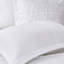 Housse de couette élégante en microfibre avec taies décoratives assorties et fermeture à boutons 4 pièces en tissu blanc matelassé