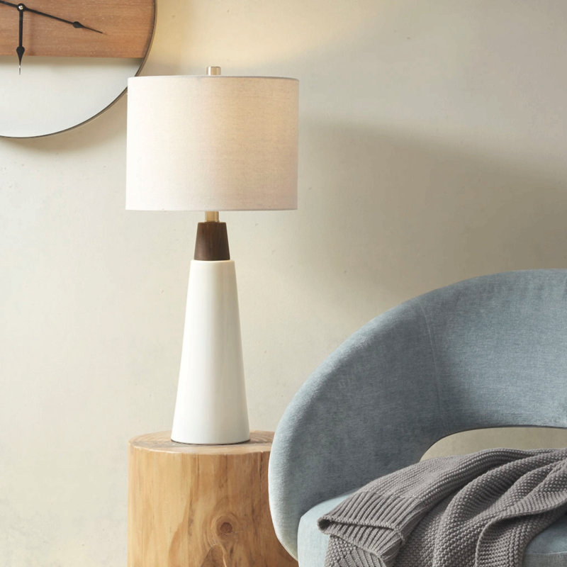 Lampe de table triangulaire en céramique et bois