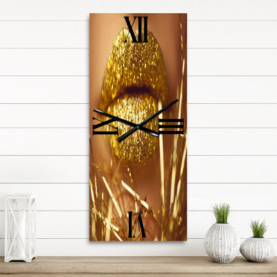 Golden Woman Lips - Horloge murale moderne