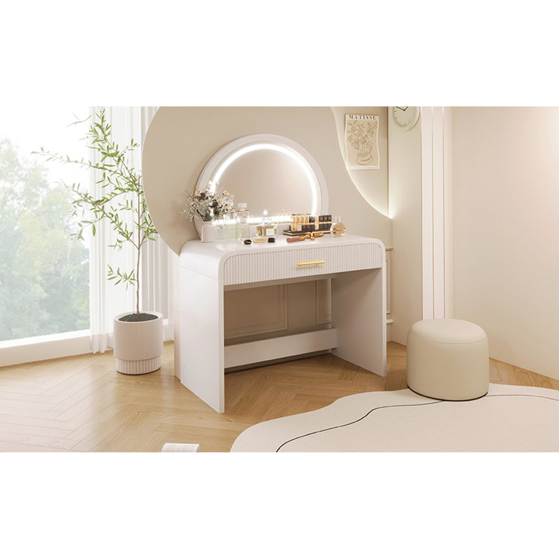 Table de coiffeuse de 39 po en blanc pour la chambre à coucher. Équipée d'un miroir et d'un tiroir à écran tactile. Bords courbés et élégance. De nombreuses options de rangement. Pratique. 20 heures d'assemblage