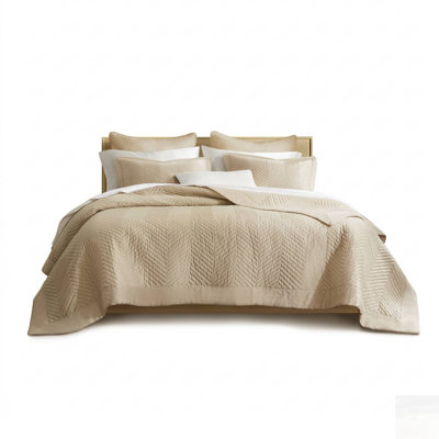 3 Piece Cotton Quilt Set with Breathable Comfort and Temperature Regulation for Year-Round Use