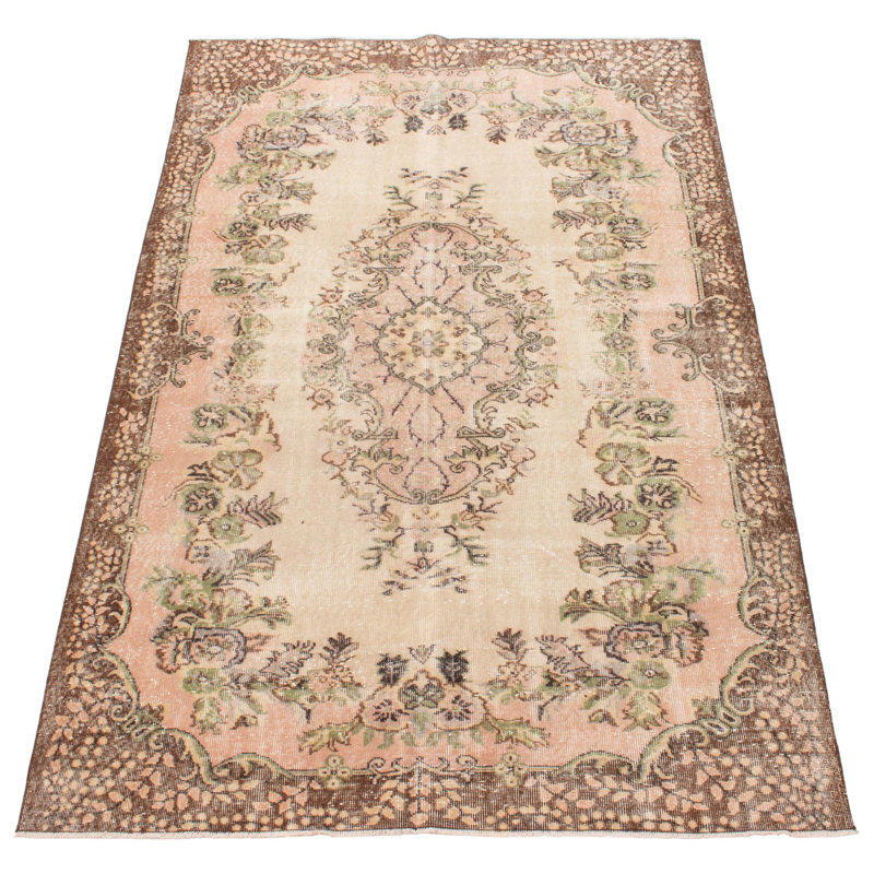 Tapis beige Prestan Vintage 6 pi 1 po x 9 pi 5 po