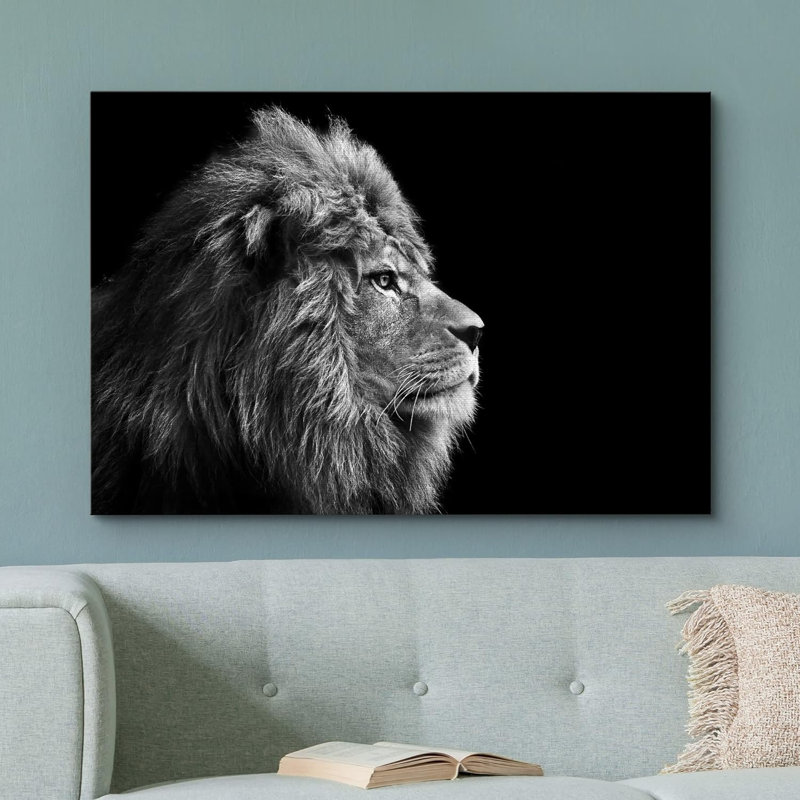 «A Lion On Balck» sur toile