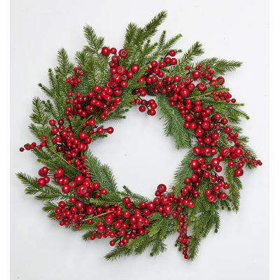 Couronne de 24 po avec baies rouges et cèdre