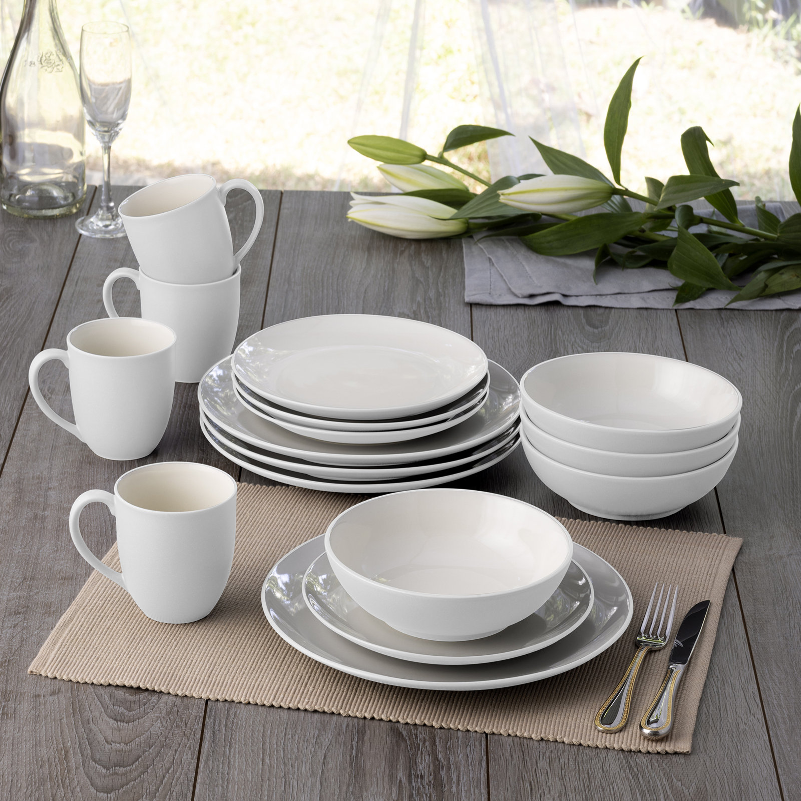 Colorwave Stoneware Dinnerware Set - Service for 4, White