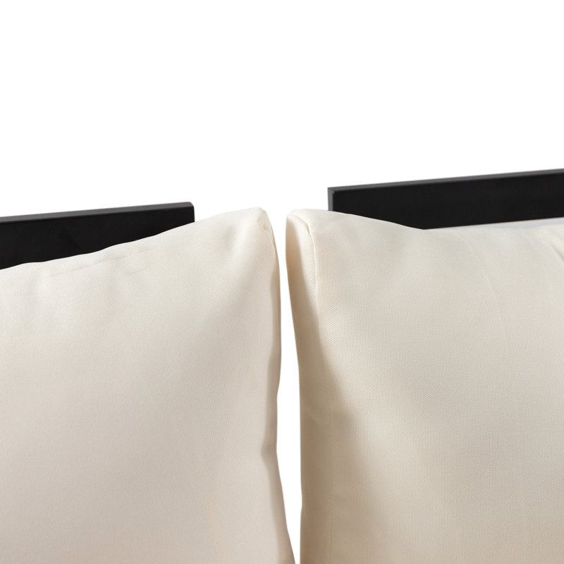 2 places à droite, dossier en lattes de bois, structure en fer, coussin de coussin à eau crème avec éléments