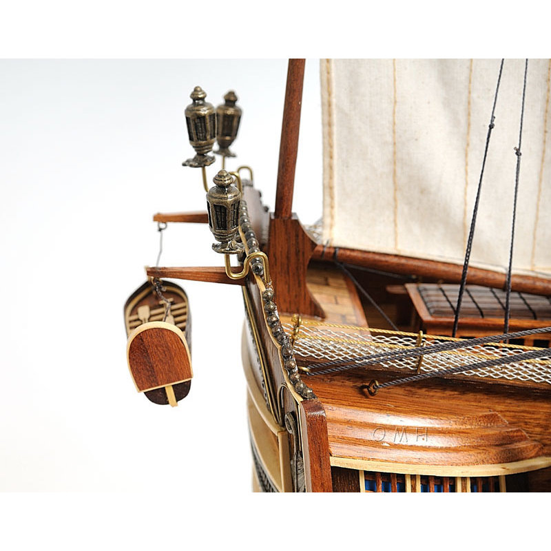 Vitrine HMS Victory avec plancher