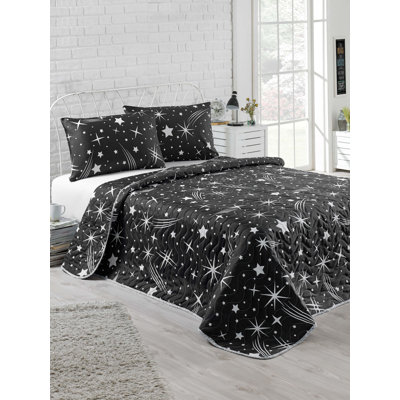 Double Quilted Bedspread Set (1 Cover & 2 Pillowcases), White & Dark Blue | 65% Cotton/35% Polyester, 78.7 x 86.6 inches | Machine Washable, Envelope & Button Closure, 120 Thread Count, Cozy & Stylish Bedding Solution