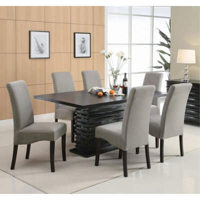 Comfortable Dining Table Set