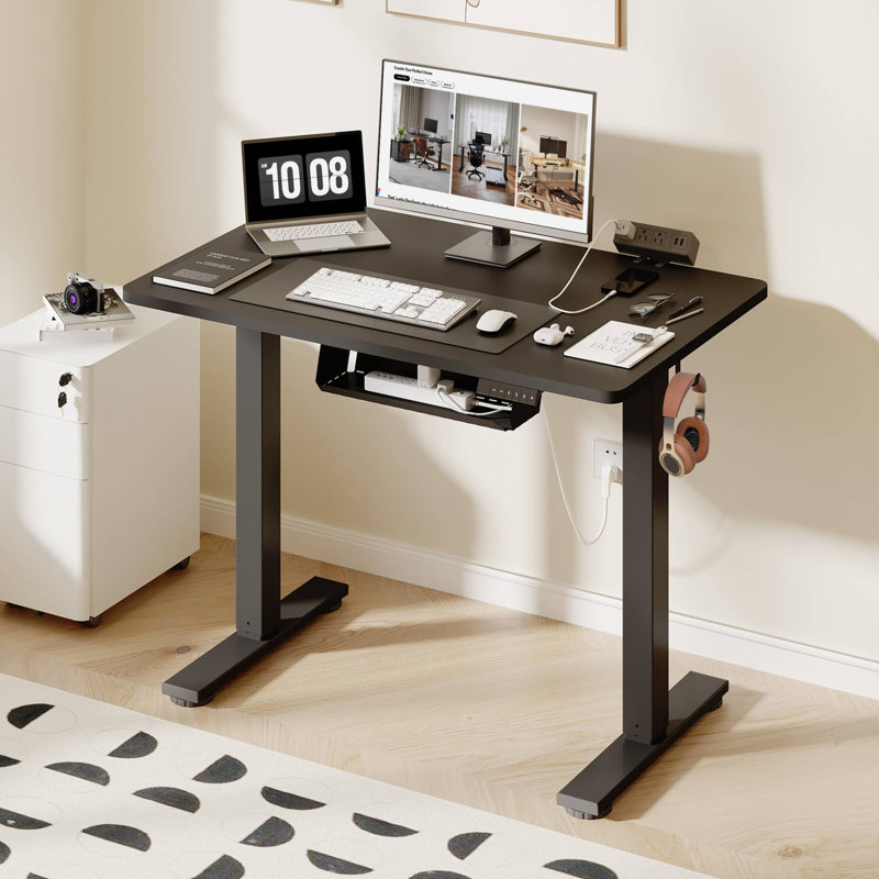 Bureau debout à hauteur ajustable avec ports USB et plateau de gestion des câbles Mancheer, 45.7" H x 40" W x 24" D