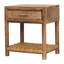 Table de chevet en chêne tissé Regency avec 1 tiroir et 1 fente ouverte. Brun clair