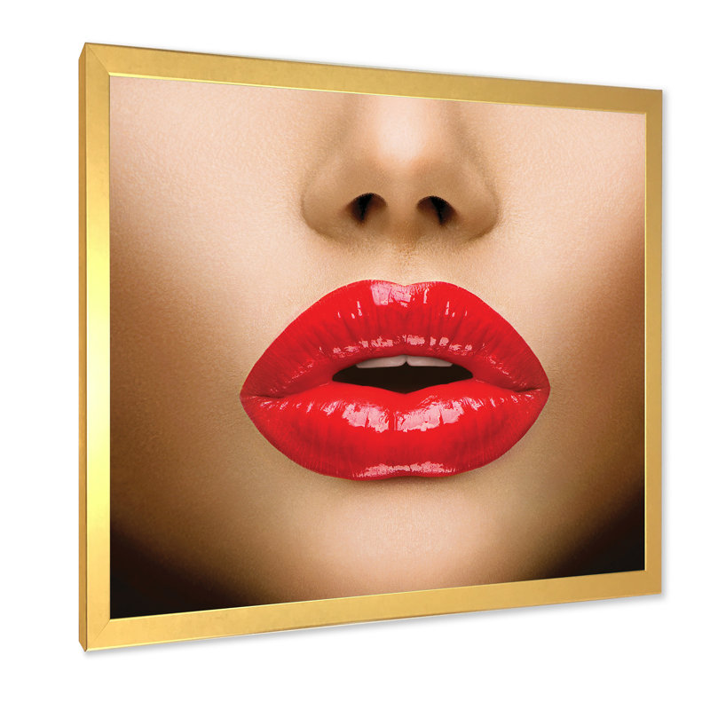 Gros plan sur un joli maquillage - Photographie sur toile, H 36 po x l 36 po x 1,5 po, Toile encadrée d'or