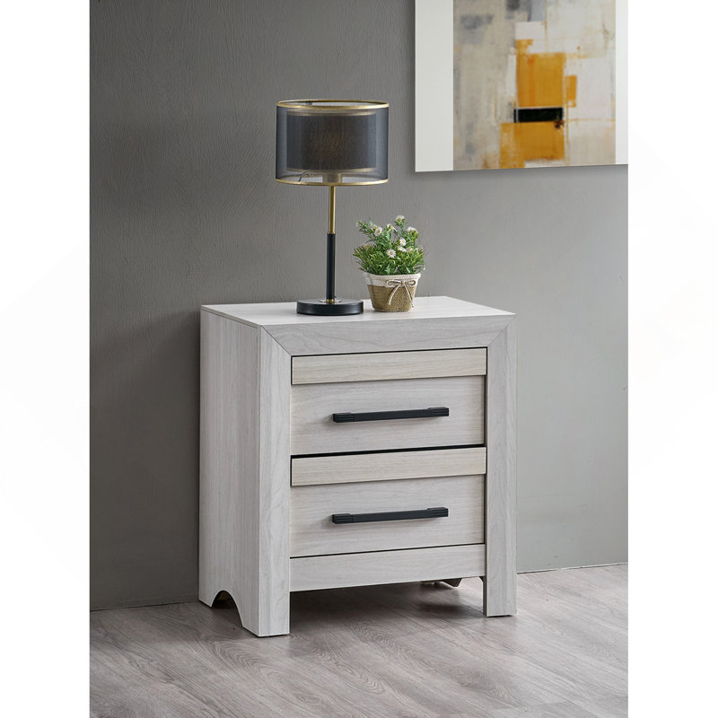 Table de chevet beige, 27" H x 24" W x 17" D