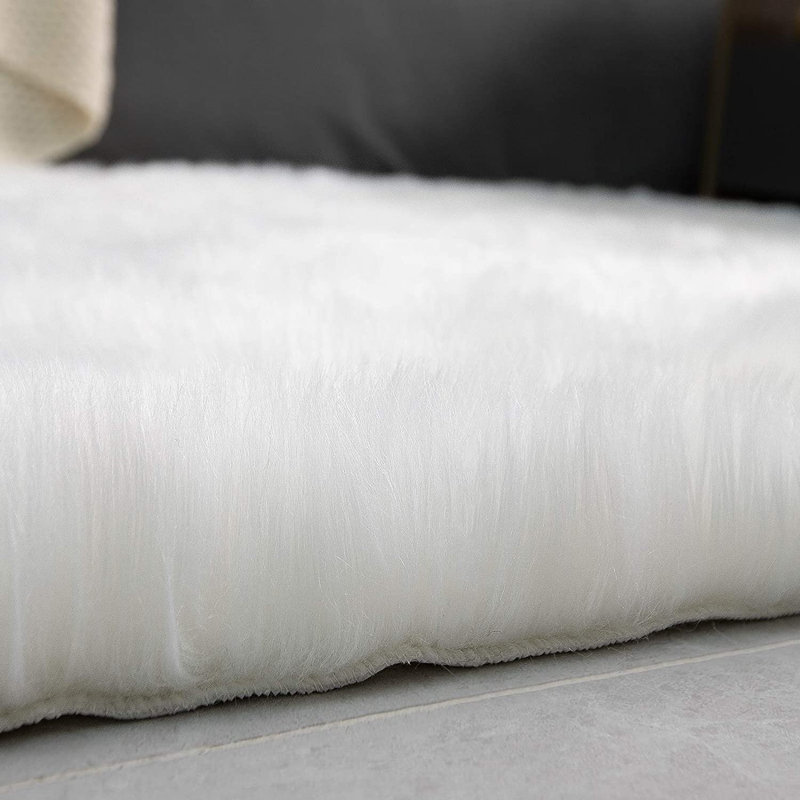 Malakie Faux Sheepskin Indoor Rug, Round 8'