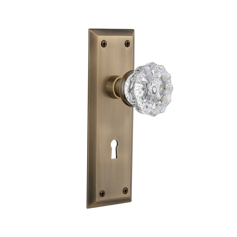 New York Plate with Decorative Keyhole and Crystal Door Knob, 2-3/4”, Antique Brass