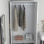 Armoire-penderie blanche Rebbekah avec portes et tiroirs, armoire-penderie, armoire-penderie