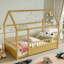 Lit de plancher en bois avec cadre de toit de maison-870648947-870648948