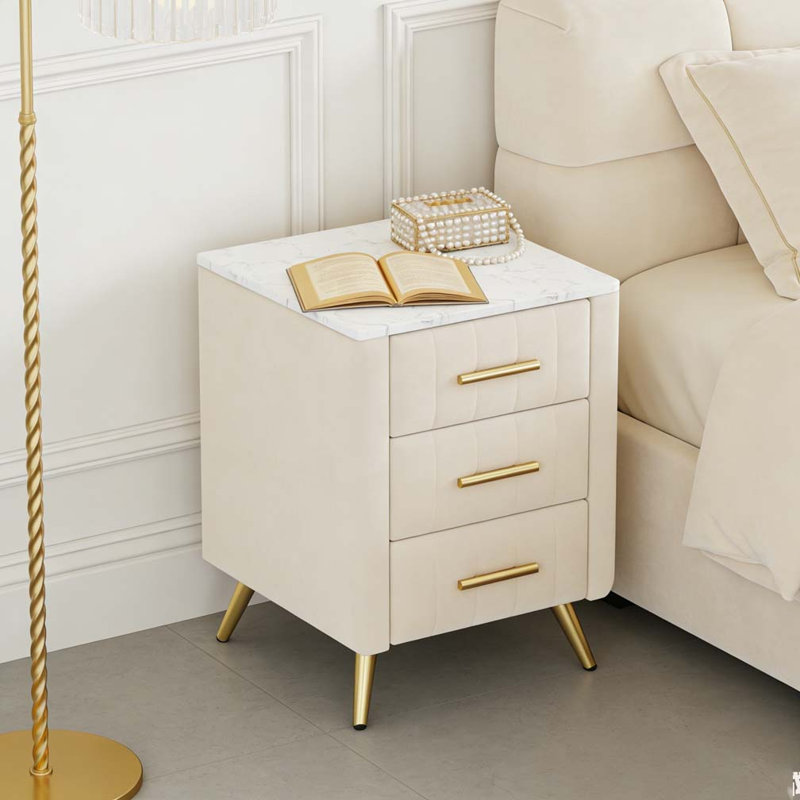 Table de chevet rembourrée en bois avec 3 tiroirs et pieds et poignées en métal, Beige
