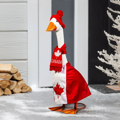 Statue de porche en métal avec tenue du Canada Giddy The Goose, 21 po H