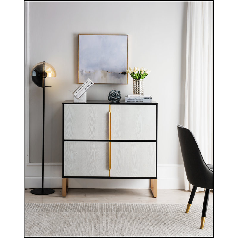 Armoire de rangement à quatre portes avec base en métal, buffet élégant pour la cuisine et la salle à manger, maximisant l'espace et le style