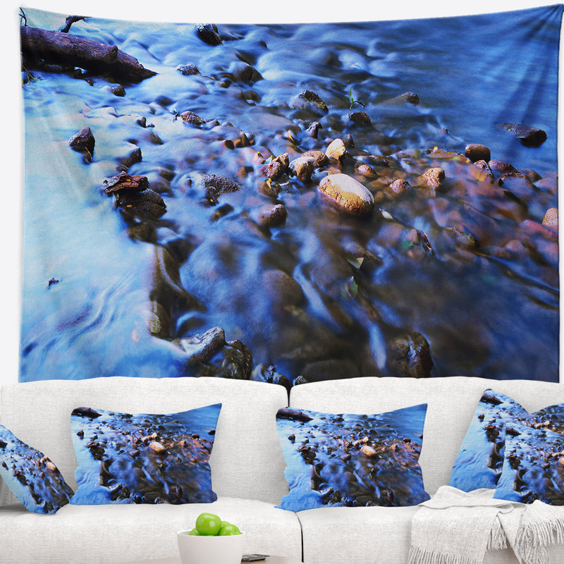 Tapisserie de plage, rocher et rivière bleue, H 32 po x l 39 po