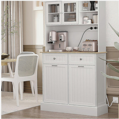 Armoire de cuisine 68 po avec station de charge HOMcom, 2 poubelles inclinées et support pour micro-ondes, armoire de cuisine murale autoportante avec porte vitrée et tablettes réglables, blanc