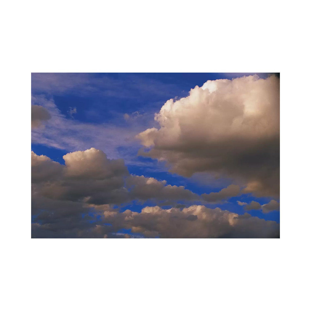 Bunte Wolken gegen blauen Himmel, New Mexico von Tim Fitzharris - Galerie-umwickelte Leinwand Giclée auf Leinwand