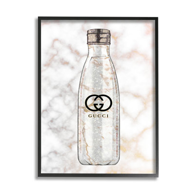 Bouteille de sport chic tendance glamour sur marbre