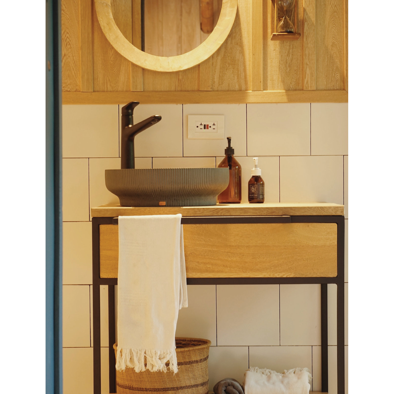 Lotus Round Concrete Vessel Sink, Rain Gray
