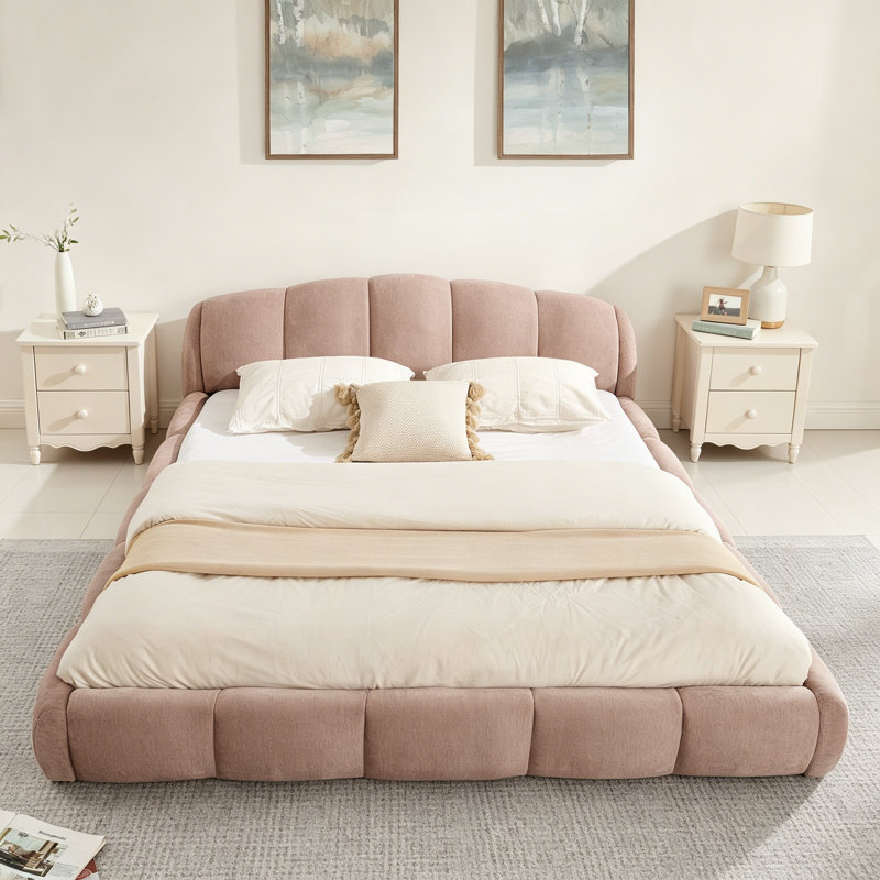 Structure de lit tapissier grand format en chenille élégante, tête de lit épaisse courbée et pied de lit enveloppé, lit de plancher à profil bas, aucun sommier requis, assemblage facile, rose (68 po x 92,7 po x 26,8 po)