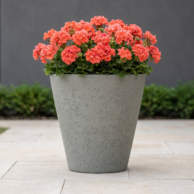 Pot à fleurs Emerson, H 17 po x l 16 po x P 16 po, Taupe
