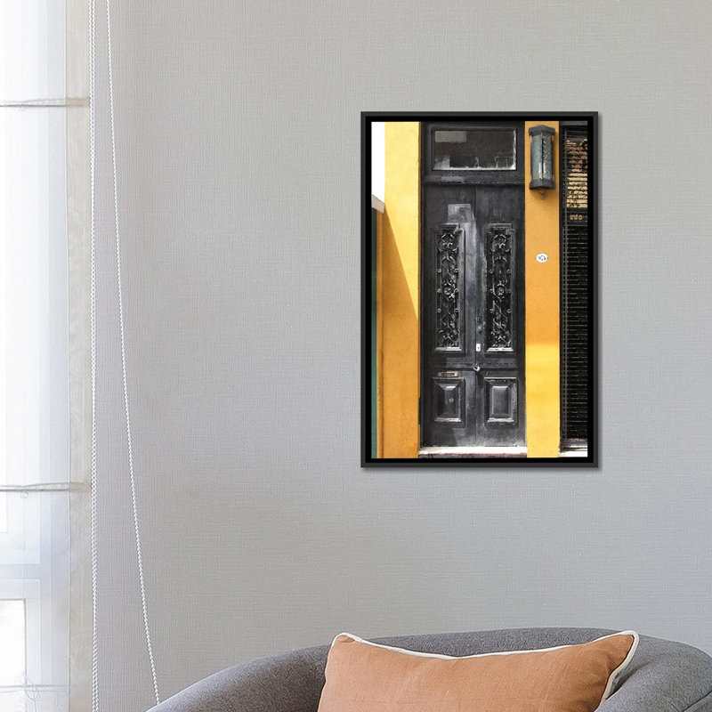 « portes à l’étranger ii », reproduction de photo sur toile, H 26 po x l 18 po x P 1,5 po, Toile avec cadre noir