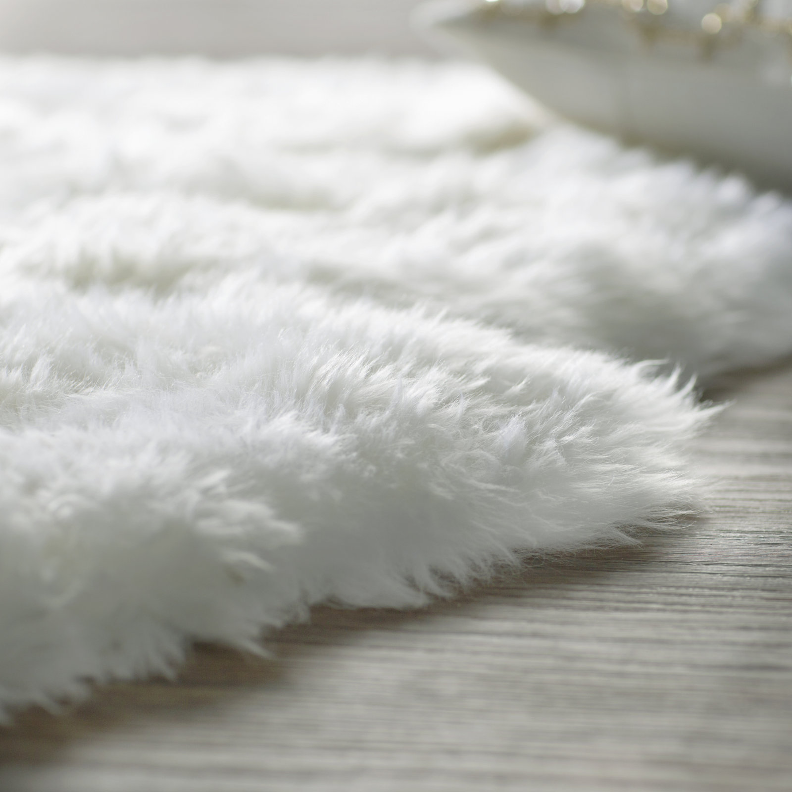 Mera Handmade Sheepskin White Area Rug, Rectangle 9' x 12'