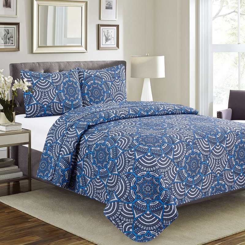Polyester Percale Geometric Shapes Quilt, King Quilt + 2 Shams