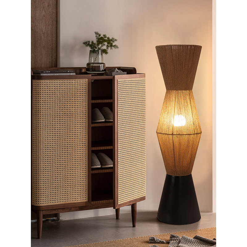 Lampe sur pied en fer et en corde de chanvre de style japonais