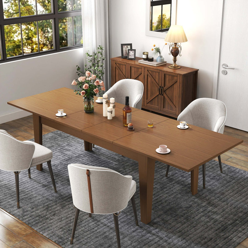 Grande table de salle à manger extensible avec un mécanisme peu encombrant, une fabrication robuste et une fonctionnalité multi-pièces polyvalente pour une utilisation quotidienne et les réceptions.