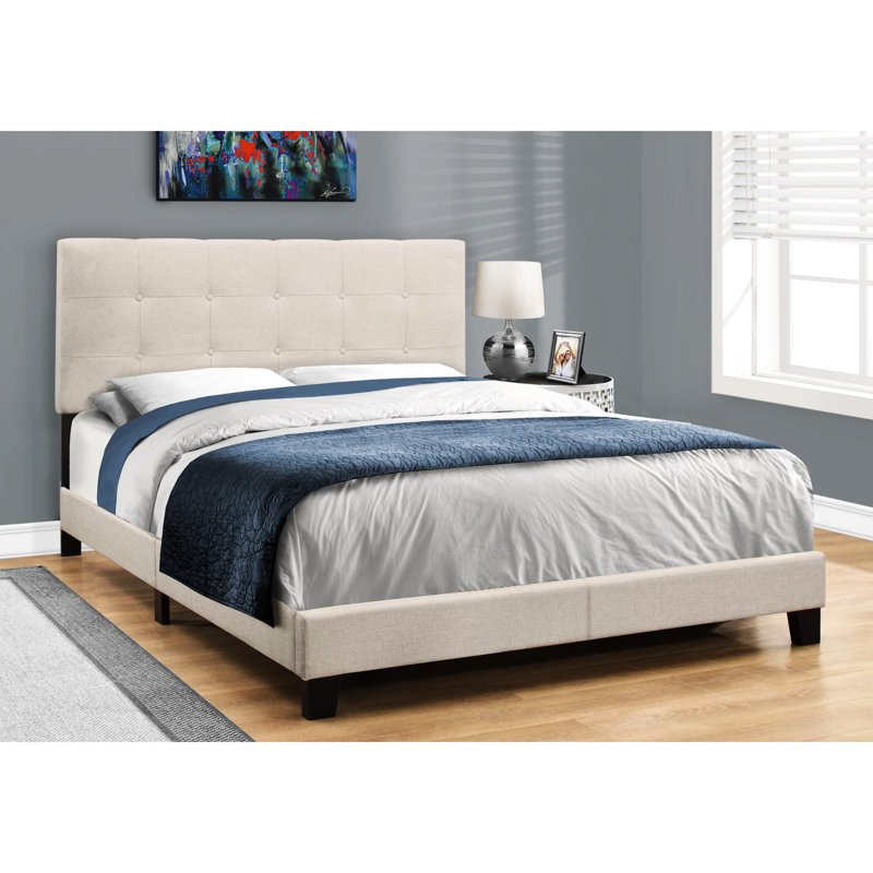 Grand lit tapissier beige avec pieds en bois massif