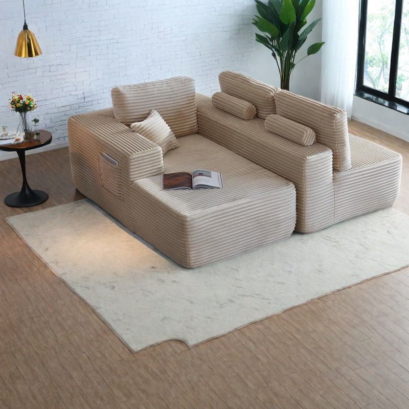 Canapés beige spacieux, tissu moelleux au design moderne pour la maison