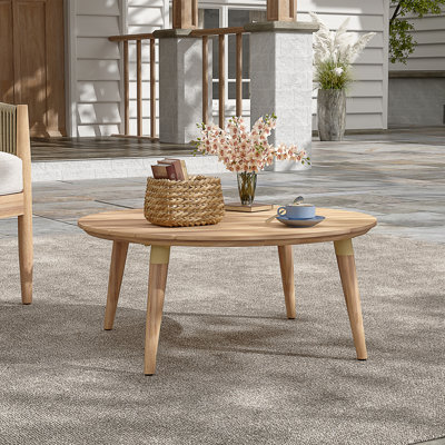 Table basse ronde d'extérieur en bois d'acacia durable avec finition résistante aux intempéries et pieds fuselés stables