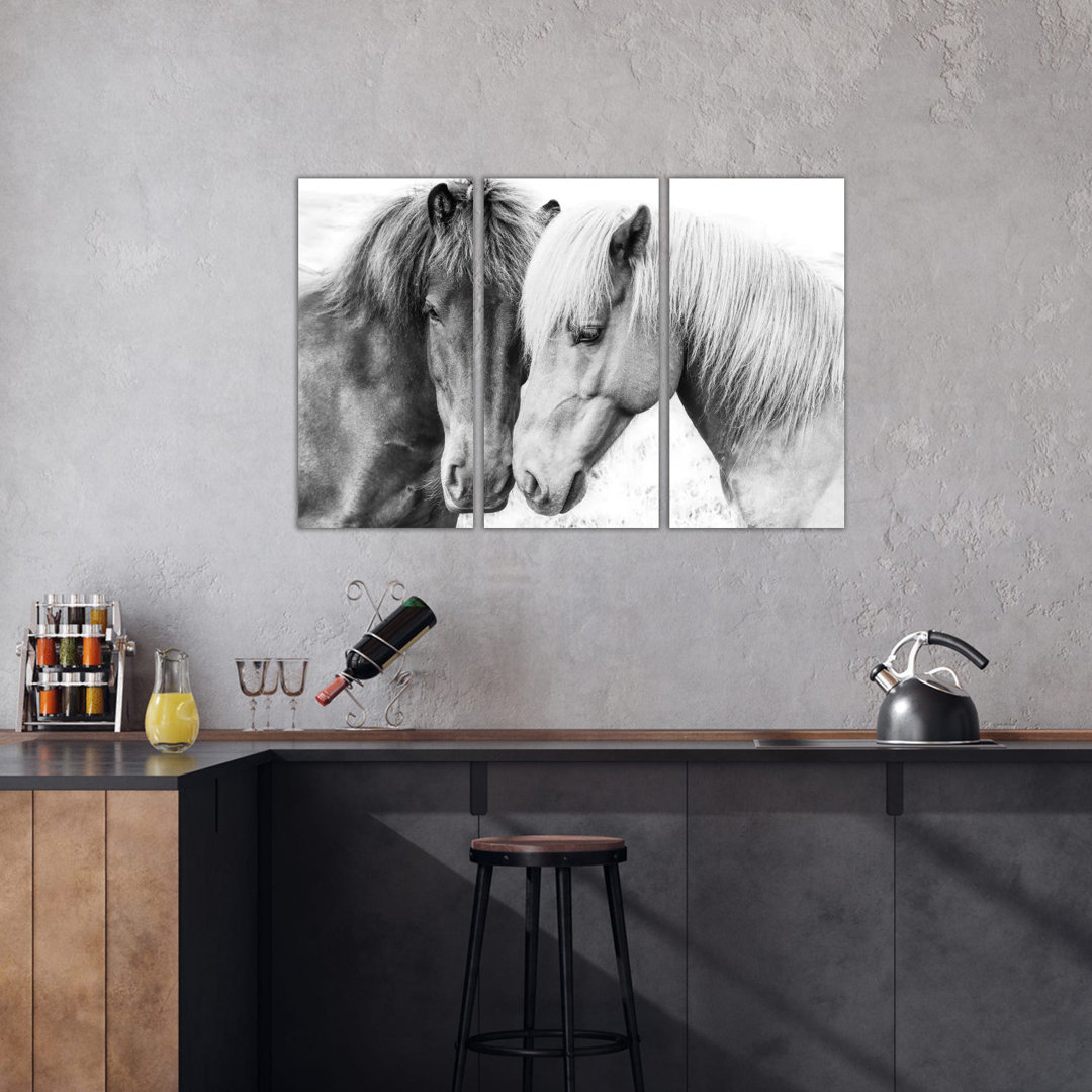 Horse Love von Sisi & Seb - Galerie-verpackte Leinwand Giclée