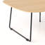 Table basse moderne de petit appartement au design simple