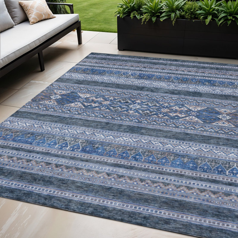 Tapis intérieur lavable intérieur / extérieur bleu marine et denim 5 pi x 8 pi HomeRoots