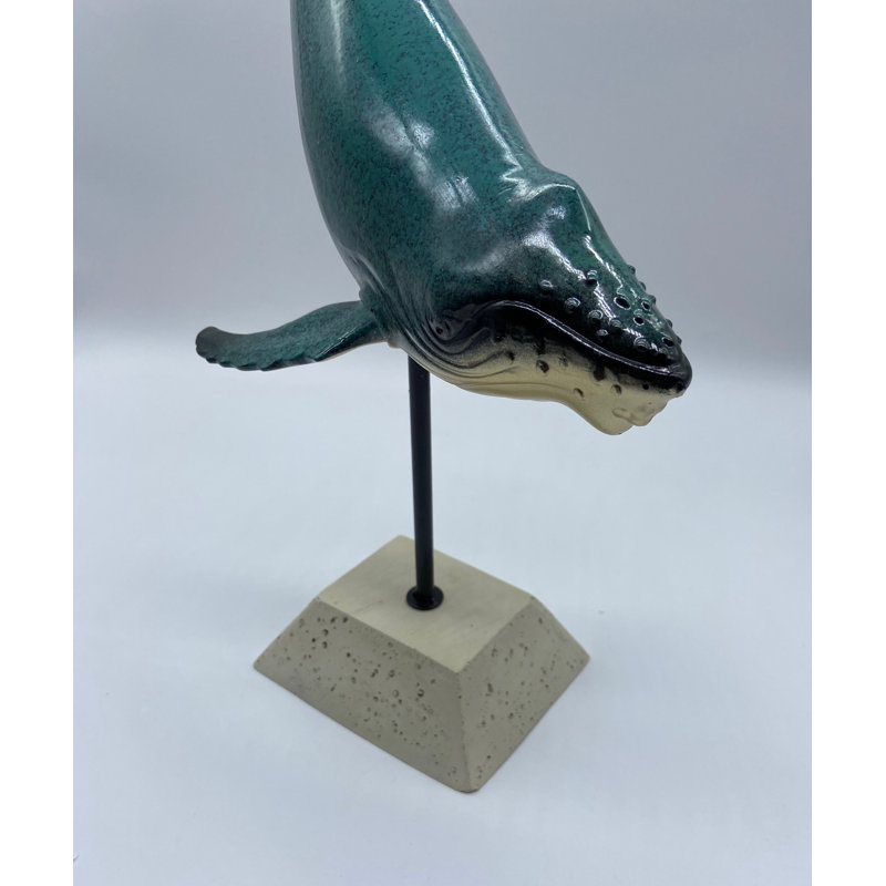 Baleine sur une base carrée en pierre