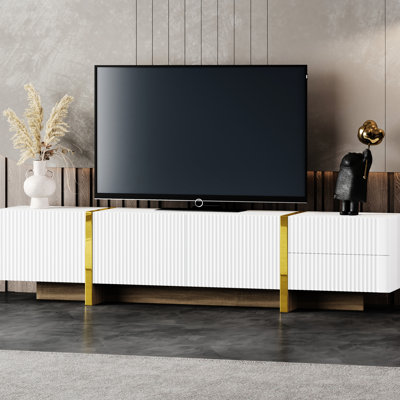 Meuble télé 80 po: cannelé, blanc, pieds dorés, armoire de rangement pour téléviseur, blanc avec pieds et tablettes