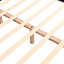 Lit plateforme gris avec tête de lit en forme de biscuit, fabriqué en matériaux robustes pour la durabilité