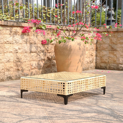 Table basse d'extérieur avec plateau en verre trempé, table de patio en osier tissé à la main avec structure en métal, table basse en rotin toutes saisons pour meubles de patio, balcon, cour ou jardin