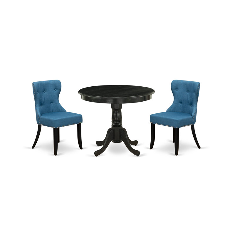 L'ensemble de salle à manger 3 pièces comprend une table de cuisine ronde avec piédestal et 2 chaises de salle à manger Parson en tissu bleu, 36 x 36 po, noir brossé